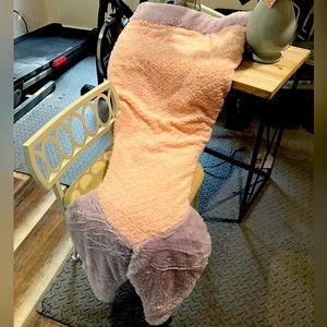Mermaid Tail blanket snuggle